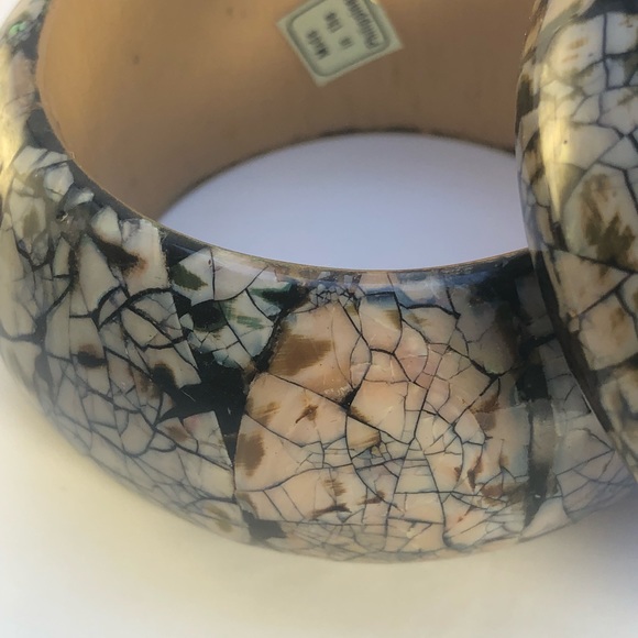 Beautiful Crackle Wooden Bangle - Picture 2 of 5